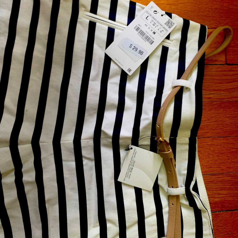 Stripped belted shorts